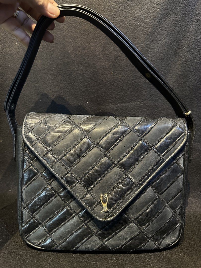 Japan Lizard and Leather bag. ❗️PROJECT ❗️ (Category: Luxury Bags & Wallets) located in Quezon City. Submitted by WIMC2ndaccount (Listing ID 1456550317, Image 2). Description: Japan bag Made in japan 2 way bag Good condition Outside Inside has powder and dry Legit leather Mine mo kung di ka MAARTE! 25 X 19 centimeters .