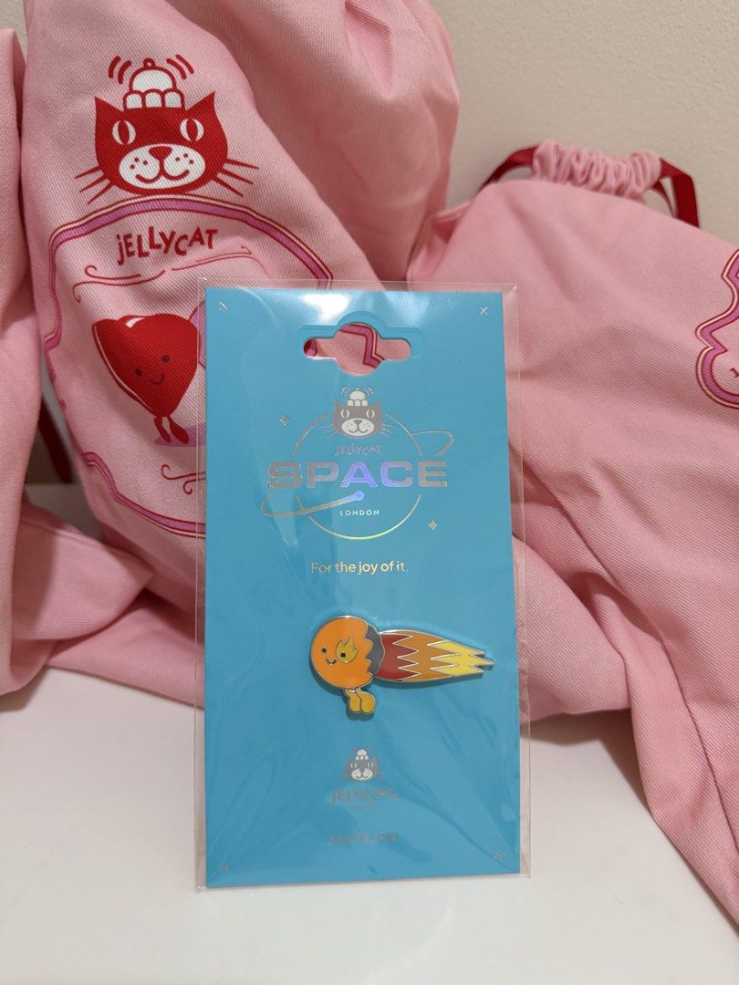Jellycat Space London Enamel Pin Comet (Category: Designer & Blind Box Toys) located in Pasig City. Submitted by rosemnl_ (Listing ID 1456546425, Image 1). Description: - Adorable Jellycat Space Comet pin - Perfect for decorating bags, jackets, or pin boards - A must-have for any Jellycat enthusiast .