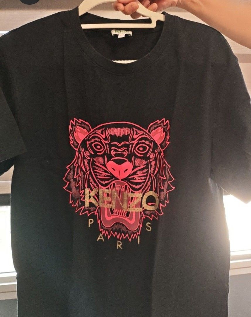 Kenzo (Category: Activewear) located in Singapore. Submitted by 233233233 (Listing ID 1453247921, Image 3). Description: Buy 2 for only $ 80 - Brand: Kenzo Paris - Color: Black - Size: L - Design: Iconic Kenzo tiger graphic - Condition: Great.