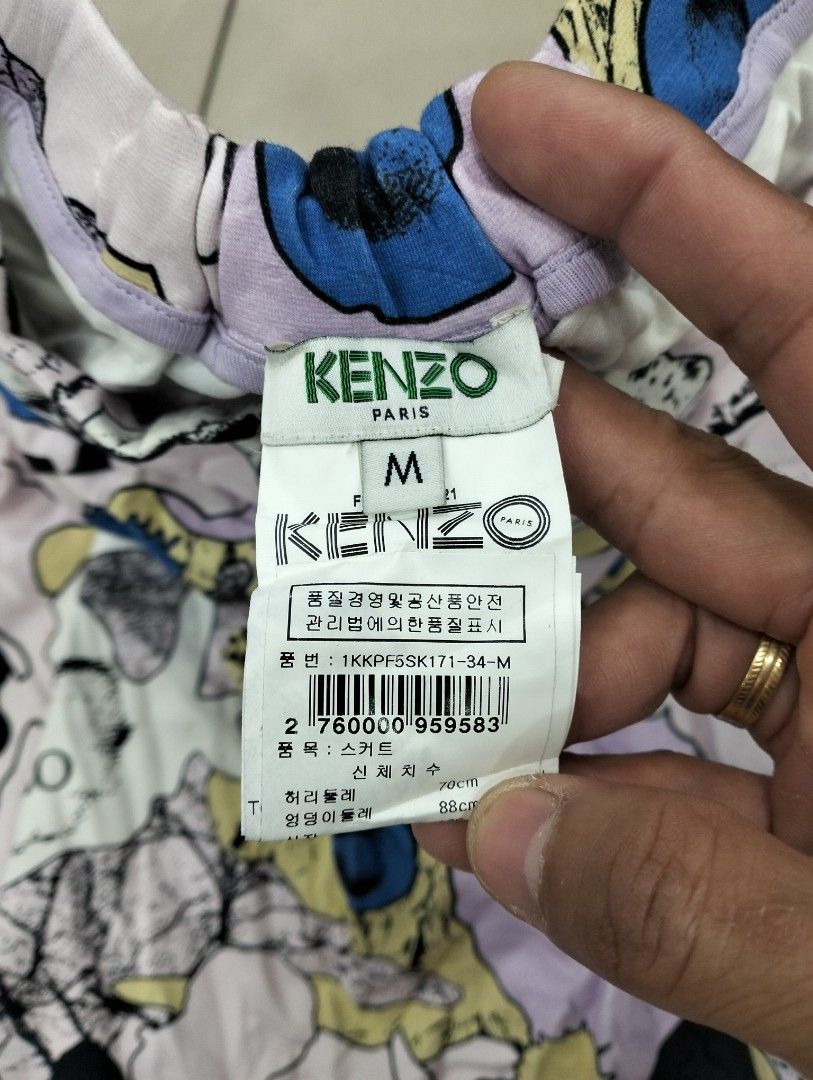 Kenzo skirt (Category: Luxury Apparel) located in San Carlos City. Submitted by guioverlua72920 (Listing ID 1456429683, Image 2). Description: KENZO SKIRT Medium on tag W28-32 L17 As new condition No issue ₱650+sf location San Carlos city Negros Occidental.