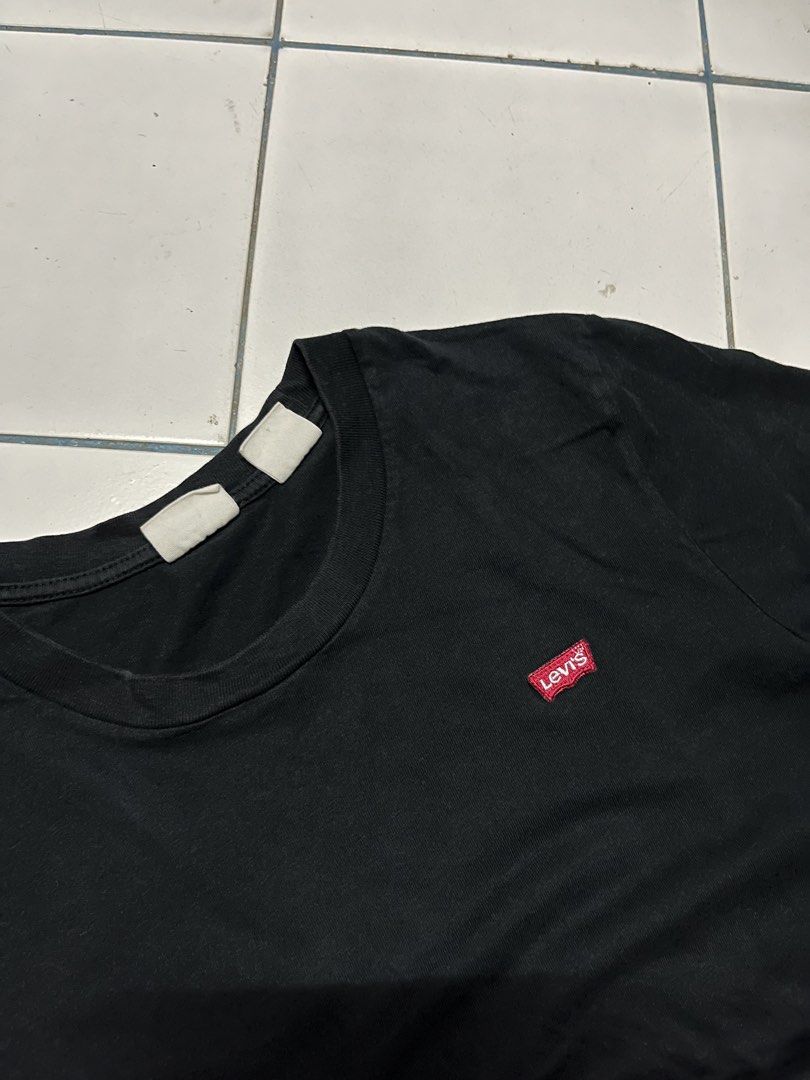 Levis basic logo (Category: Shirts) located in Calamba. Submitted by odejarneil39377 (Listing ID 1456568409, Image 2). Description: .