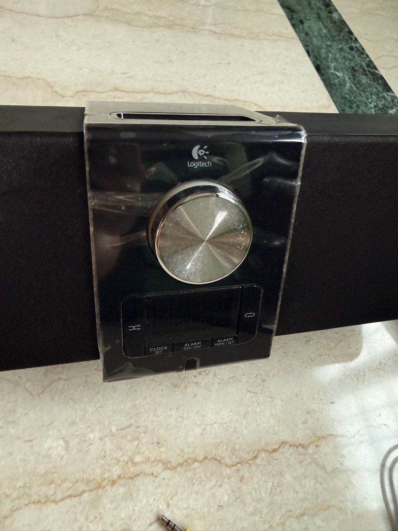 Logitech speaker (Category: Soundbars, Speakers & Amplifiers) located in Singapore. Submitted by thatscactus (Listing ID 1456497166, Image 3). Description: - Logitech speaker dock Self collection .