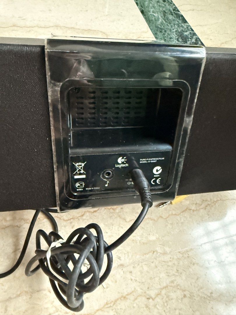 Logitech speaker (Category: Soundbars, Speakers & Amplifiers) located in Singapore. Submitted by thatscactus (Listing ID 1456497166, Image 2). Description: - Logitech speaker dock Self collection .