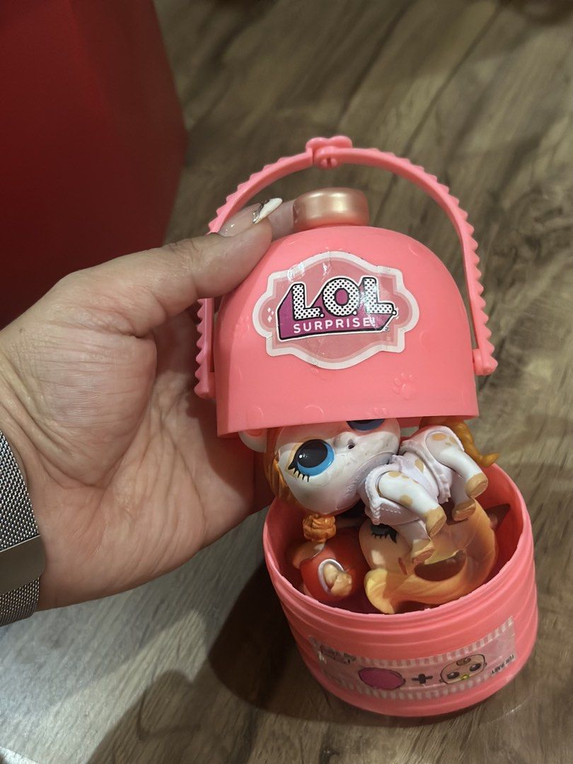 LOL Pets with container (Category: Designer & Blind Box Toys) located in Baguio. Submitted by cherylcaps95 (Listing ID 1456485299, Image 3). Description: MGA brands Signa of usage 2 peta with container and accessories.