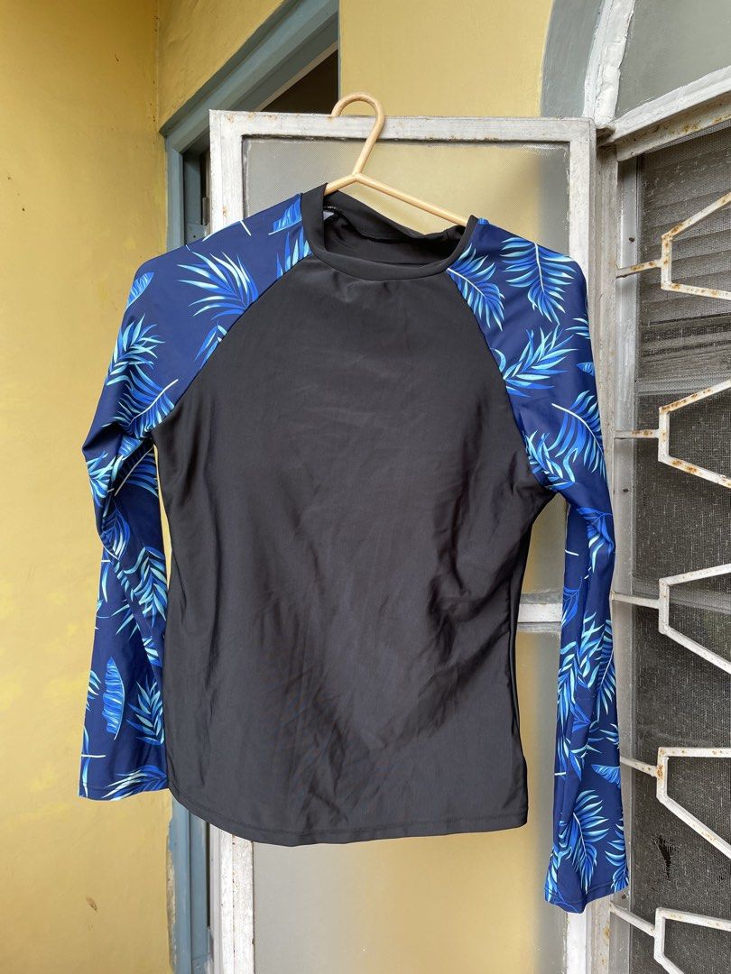 Long Sleeve Rash Guard and Shorts Set - Leaf Print (Category: Rash guard) located in Pasig City. Submitted by khaleisi (Listing ID 1456438259, Image 2). Description: - Padded Black long sleeve rash guard - Blue and green leaf print on sleeves - Matching blue and green leaf print shorts with black short inside - Ideal for swimming and sun protection - Comfortable fit - Perfect for beach trips or pool days - Bust 30-34” length 22” - Shorts waist 28