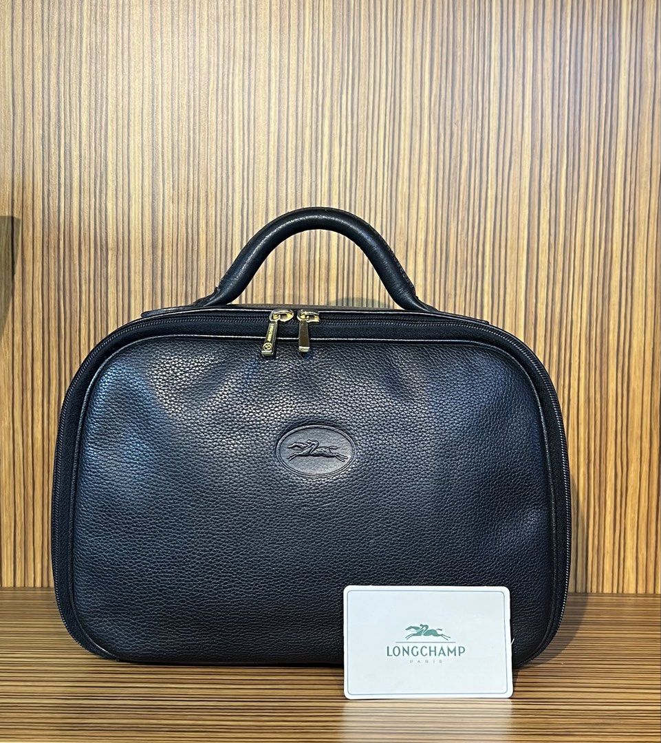 Longchamp vanity (Category: Luxury Bags & Wallets) located in Quezon City. Submitted by brand.selection (Listing ID 1456536235, Image 1). Description: The item in the selected region is a vintage Longchamp vanity case made of black pebbled leather.Key FeaturesMaterial: Premium black pebbled leather (often part of the signature Le Foulonné line).Details: Features a sturdy top handle, dual gold-tone zippers, and the iconic embossed Longchamp gallop