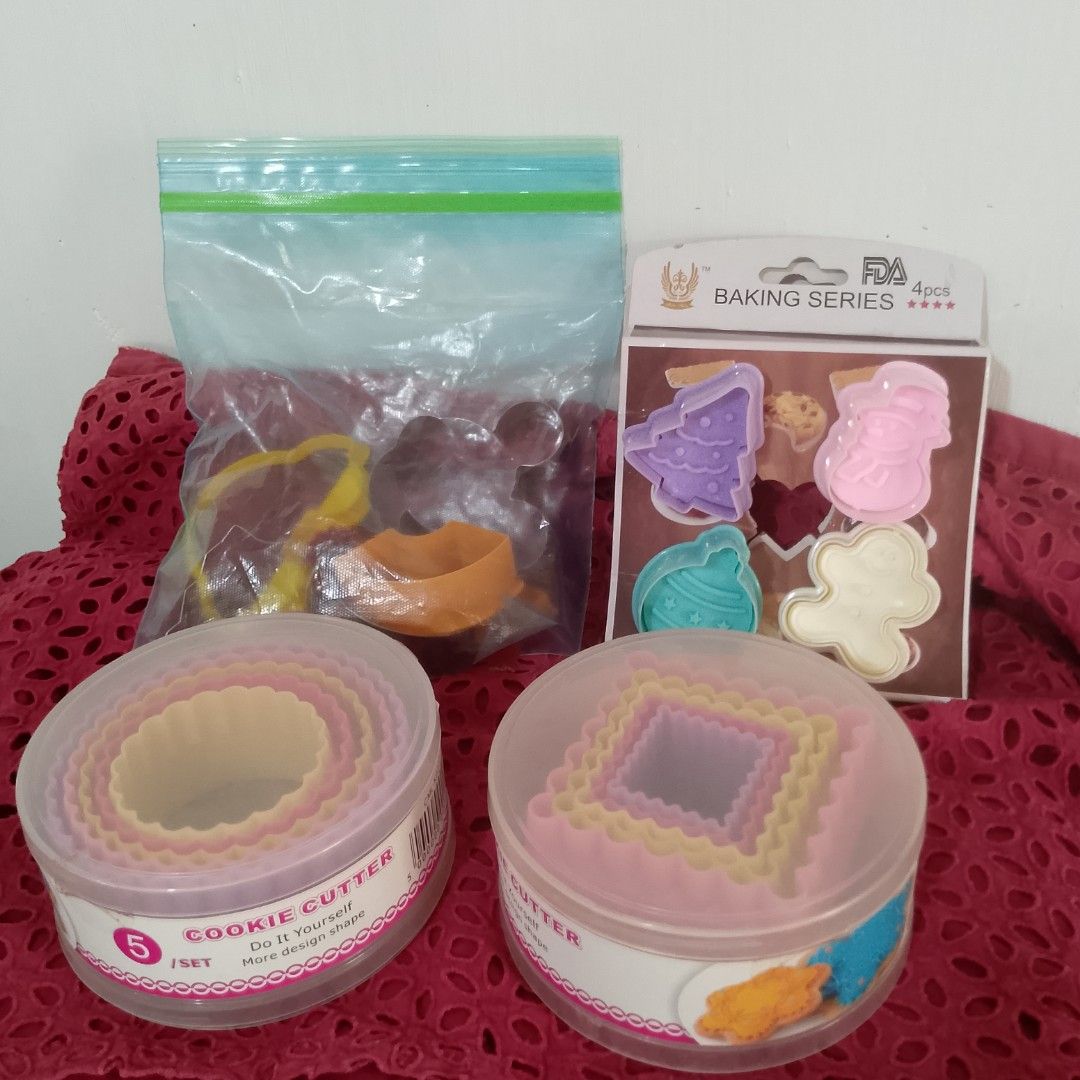 (Lot 1) Cookie Cutters Christmas Assorted (Category: Bakeware) located in Tuguegarao City. Submitted by thriftedtreasures101.1 (Listing ID 1456468213, Image 1). Description: Cookie cutters. Christmas theme 4 pcs - Unused Square Set of 5 - Unused Round scalloped Set of 5 - Unused Assorted cutters - Mostly unused ‎ ‎📍 Location: Cagayan Valley ‎👛 MOP: Maya/GCash ‎🛵 Shipping: J&T (SF c/o buyer) ‎*No COD. ‎*No rush shipping po. ‎*No low balling ple