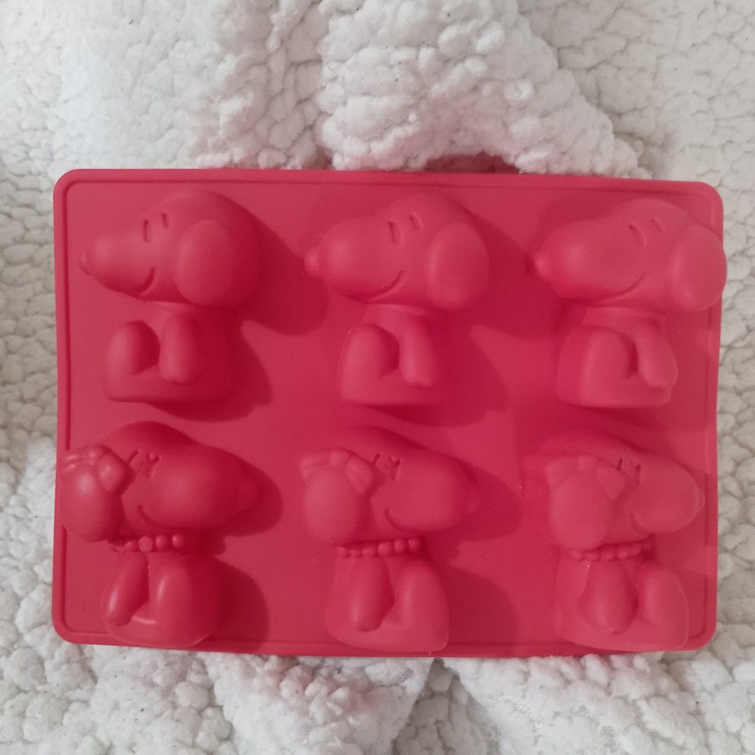 (Lot 2) Chocolate Candy Mold (Category: Bakeware) located in Tuguegarao City. Submitted by thriftedtreasures101.1 (Listing ID 1456496098, Image 2). Description: Chocolate candy molds. Snoopy - unused with small flaw (please see last photo) Christmas theme - unused Disney Character theme - unused Halloween theme 2 pcs- unused (Wilton) ‎ ‎📍 Location: Cagayan Valley ‎👛 MOP: Maya/GCash ‎🛵 Shipping: J&T (SF c/o buyer) ‎*No COD. ‎*No rush shipping p