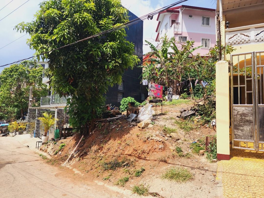 Lot for Sale - Bakakeng (Category: Lot) located in Baguio. Submitted by baguio.joshuatreerealty (Listing ID 1456467877, Image 3). Description: Lot for Sale Lot area: 142sqm. Location: Ciudad Grande Bakakeng Price: 25K per sqm. Net (with com only) Slightly upslope, near SLU Annex, near Jeepneyline Good for Residential, transient or dorm type business wide frontage with pinetrees & mountain view on the other part.