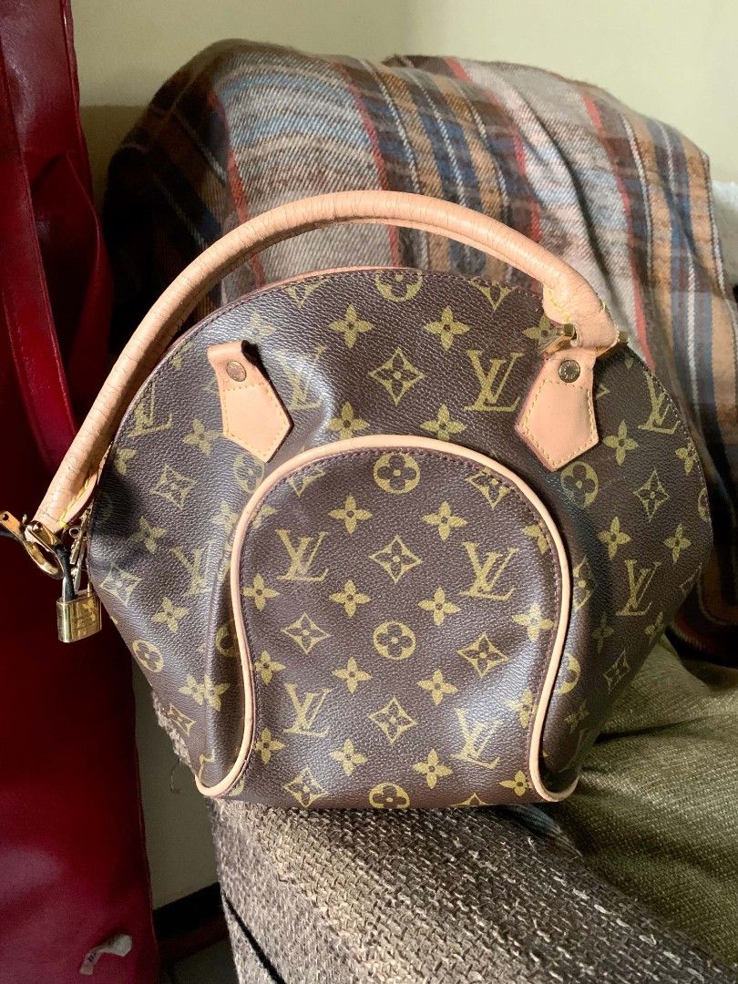 Louis Vuitton Monogram Canvas Handbag (Category: Luxury Bags & Wallets) located in Manila. Submitted by christalyn94263 (Listing ID 1456572498, Image 3). Description: - Classic Louis Vuitton monogram canvas handbag - Genuine leather trim and handles - Secure zipper closure with original lock and key - Iconic dome shape with convenient front pocket - A timeless addition to any collection - Please note: Shows some signs of wear on the handles and l