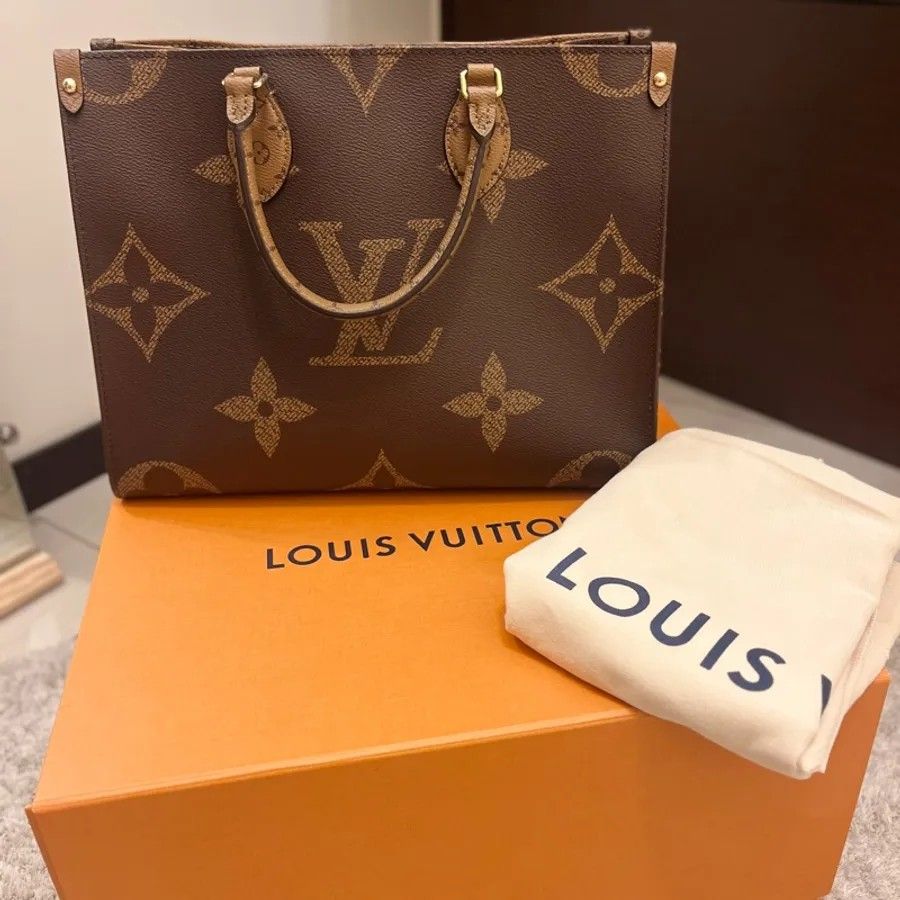 Louis Vuitton On the go (Category: Luxury Bags & Wallets) located in Manila. Submitted by elena.salazar (Listing ID 1456534246, Image 1). Description: 🔥 – SULIT FIND DEAL! 🔥 ✨ PRELOVED pero parang BAGO! (9.9/10 Condition!) ✨ ✅ Full Set: May box, dust bag, receipt, at complete accessories! 📜 CERTIFIED AUTHENTIC! May Entrupy Certificate – Walang duda, legit ‘to! 💼 Bakit kailangan mo ‘to? ✔️ Super classic & versatile! Pwedeng pang everyday o pan
