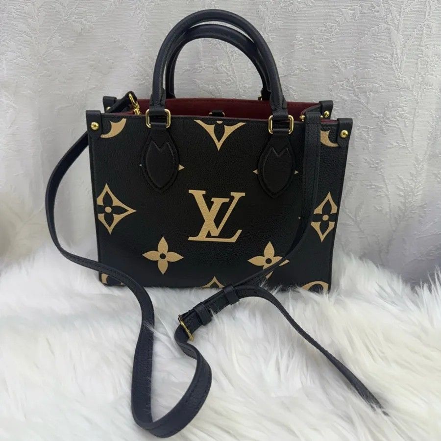 Louis Vuitton On the go (Category: Luxury Bags & Wallets) located in Manila. Submitted by elena.salazar (Listing ID 1456534703, Image 1). Description: 🔥 – SULIT FIND DEAL! 🔥 ✨ PRELOVED pero parang BAGO! (9.9/10 Condition!) ✨ ✅ Full Set: May box, dust bag, receipt, at complete accessories! 📜 CERTIFIED AUTHENTIC! May Entrupy Certificate – Walang duda, legit ‘to! 💼 Bakit kailangan mo ‘to? ✔️ Super classic & versatile! Pwedeng pang everyday o pan