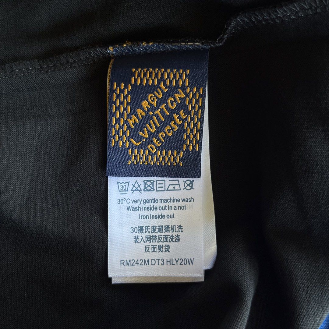 Louis Vuitton Paris Black T-Shirt (Category: Tshirts & Polo Shirts ) located in Davao. Submitted by gotchastuff (Listing ID 1456430230, Image 3). Description: - Louis Vuitton Paris T-shirt - Size: Medium (M) - Dimes 22x28 - Made in Italy - Care Instructions: Gentle machine wash at 30°C (inside out), iron inside out. Refer to care label for full details. - Style Code: RM242M DT3 HLY20W.