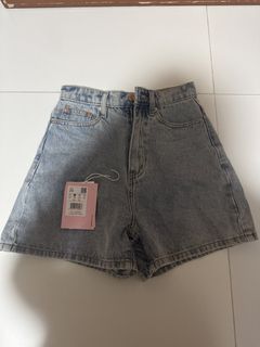 (Category: ) located in . Submitted by thrifting101 (Listing ID 1456430257, Image 1). Description: .