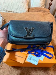 (Category: ) located in . Submitted by luxuresbagsandaccessories (Listing ID 1456542632, Image 1). Description: .
