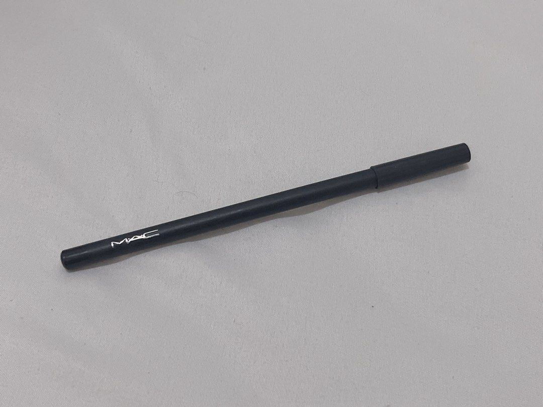 MAC Eye Kohl Eyeliner Pencil - Smolder (Category: Makeup) located in Del Monte. Submitted by pageturner_digital (Listing ID 1456536000, Image 2). Description: - MAC Eye Kohl Eyeliner Pencil - Shade: Smolder (classic black) - Creates defined eyes - Easy to apply pencil formula - Sharpens to a fine point - Ideal for tightlining.
