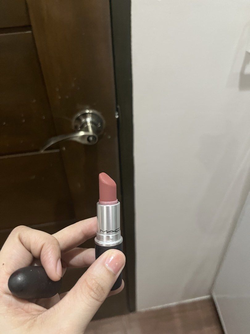 MAC Lipstick (Category: Makeup) located in Batangas. Submitted by kiceaiden03 (Listing ID 1456548765, Image 3). Description: nabili ko sya nung tym na nglondon ako 2 times ko lng sya nagmit .
