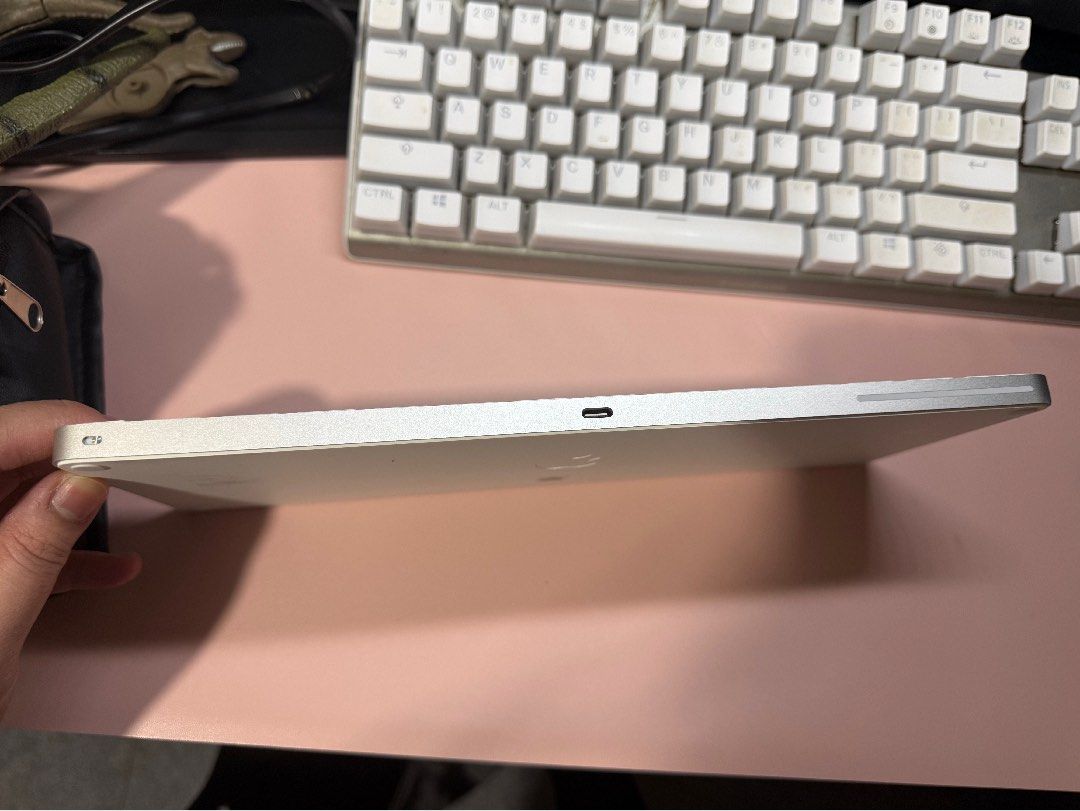 Magic Keyboard (USB-C) (Category: Computer Keyboard) located in Taguig. Submitted by pepperonia_01 (Listing ID 1456589644, Image 2). Description: Box included used once .