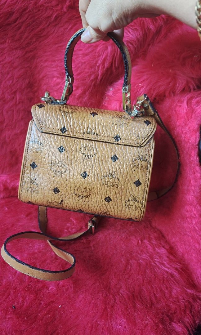 Mcm mini kelly (Category: Luxury Bags & Wallets) located in Las Pinas. Submitted by anna_so2 (Listing ID 1456587130, Image 2). Description: ganda pa nya flaws is handle yong leather piping nya see pics for preference..with white tag.