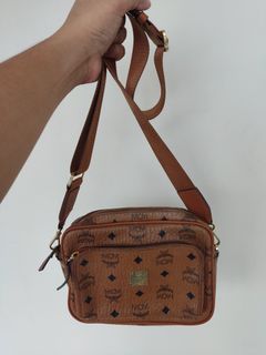 (Category: ) located in . Submitted by vintage.thrifttph (Listing ID 1456510829, Image 1). Description: .