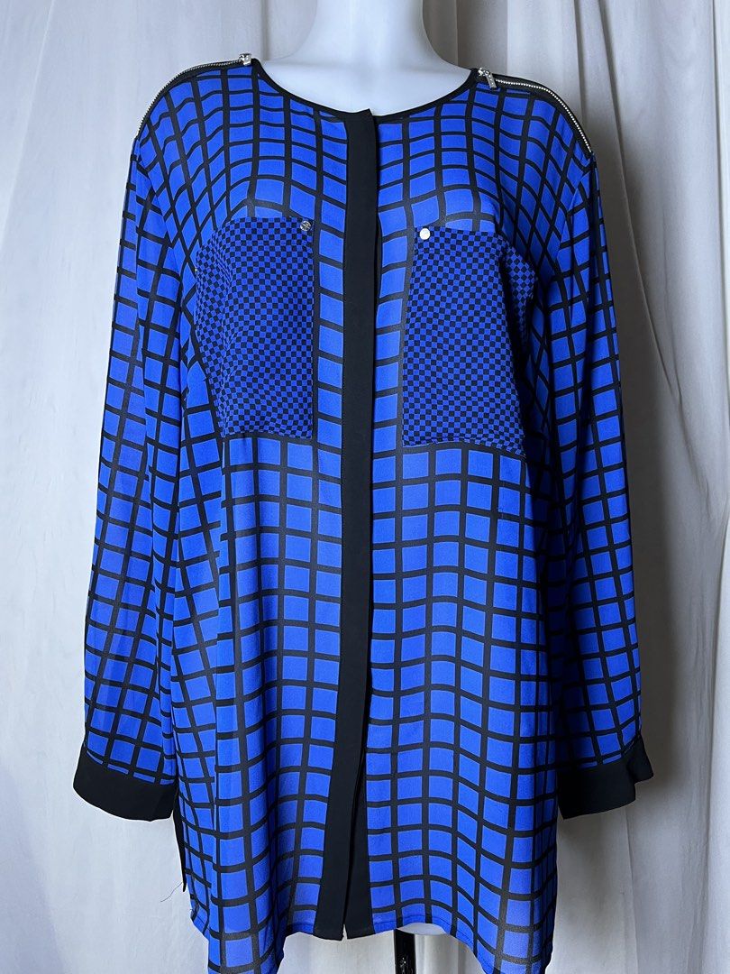 Michael Kors 2X Blue and Black Button-Up Shirt (Category: Blouses) located in Bulacan. Submitted by stacksonracks_ph (Listing ID 1456446277, Image 1). Description: - Michael Kors button-up shirt - All-over black and blue geometric print - Two chest pockets - Perfect for dressing up or down.