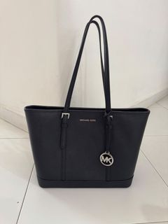 (Category: ) located in . Submitted by _twoshopaholics (Listing ID 1456465786, Image 1). Description: .