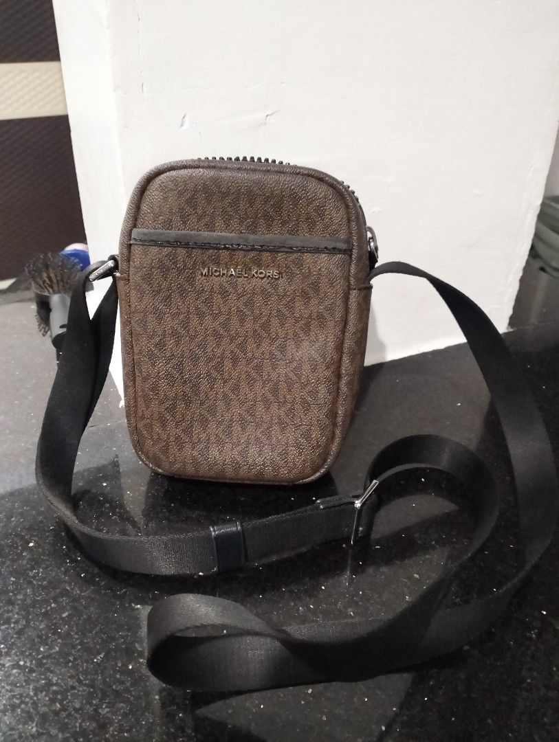Michael Kors Monogram Brown Crossbody Bag (Category: Luxury Bags & Wallets) located in Navotas City. Submitted by leriecaspe00 (Listing ID 1456470333, Image 1). Description: take all po.. lahat galing po sa japan at magaganda po sa actual☺️ Original po lahat...