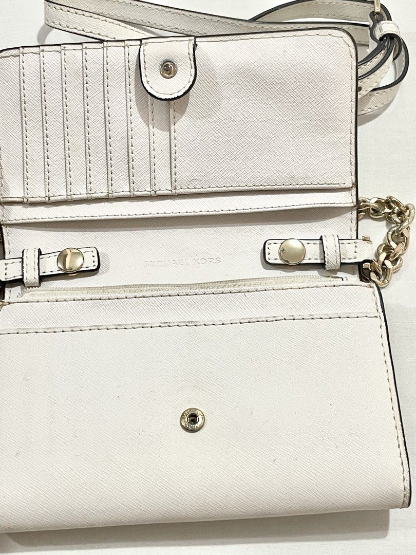 Michael Kors White Leather Wallet on Chain (Category: Luxury Bags & Wallets) located in San Jose del Monte. Submitted by declothering_ph (Listing ID 1456492283, Image 3). Description: > Bought in the US! 🇺🇸 > Authentic 💯 > White Saffiano leather exterior > Has interior card holder/slots > Zippered compartment for coins/essentials > Selling it for an affordable price due to minimal cracks .