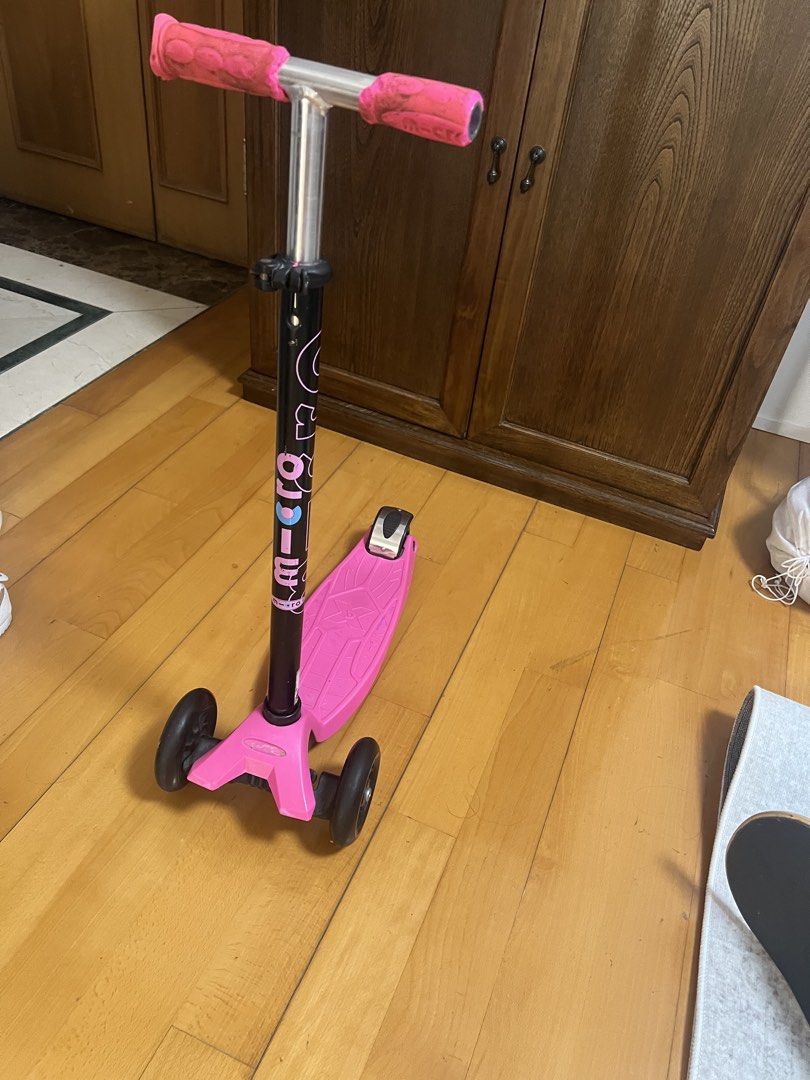 Micro scooter （分類：運動與體育 -溜冰鞋，旱冰鞋和滑板車）位於 Hong Kong。 由 rvrobinson 提交（商品編號 1456562753，圖片 1）。簡介： 。