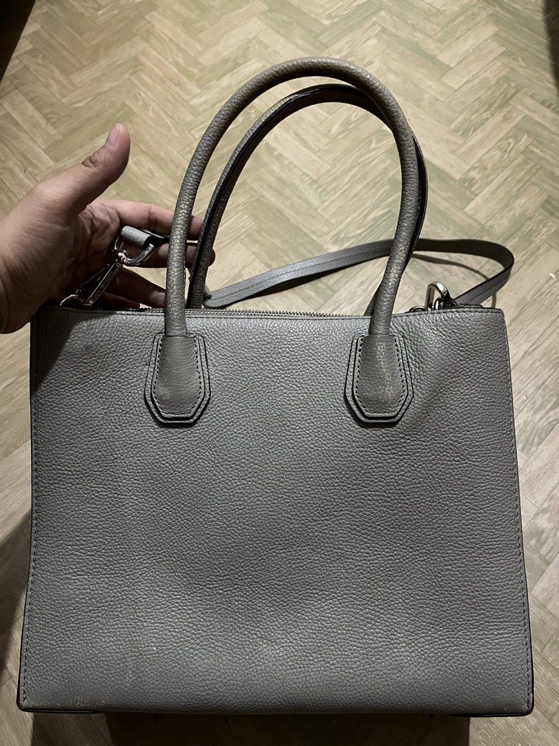Mk Mercer (Category: Luxury Bags & Wallets) located in Santiago. Submitted by luxuryfindforlessph (Listing ID 1456503166, Image 2). Description: Mk mercer large size sign of use sa handle lang .