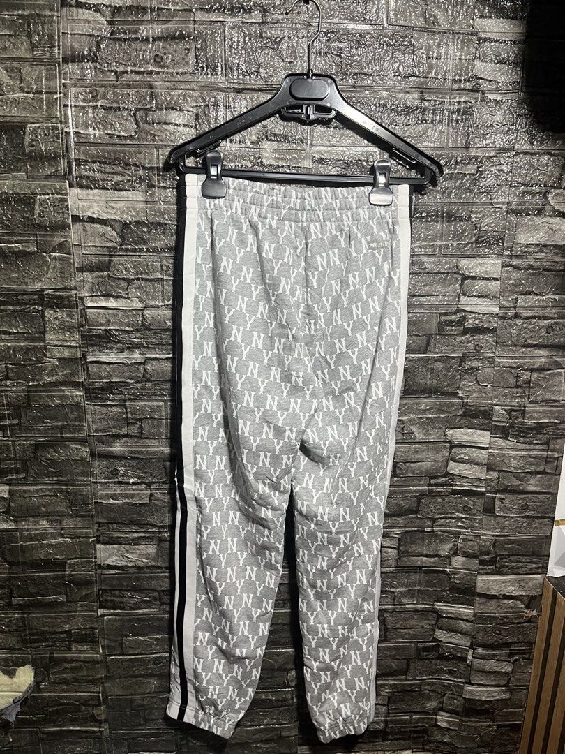 Mlb New York Aop Sweat Pants (Category: Joggers) located in Manila. Submitted by flex_curation (Listing ID 1456479318, Image 3). Description: DIMES 28-32W 37L IN VERY GOOD CONDITION AND PRESENTABLE CONDITION BACOOR CAVITE.