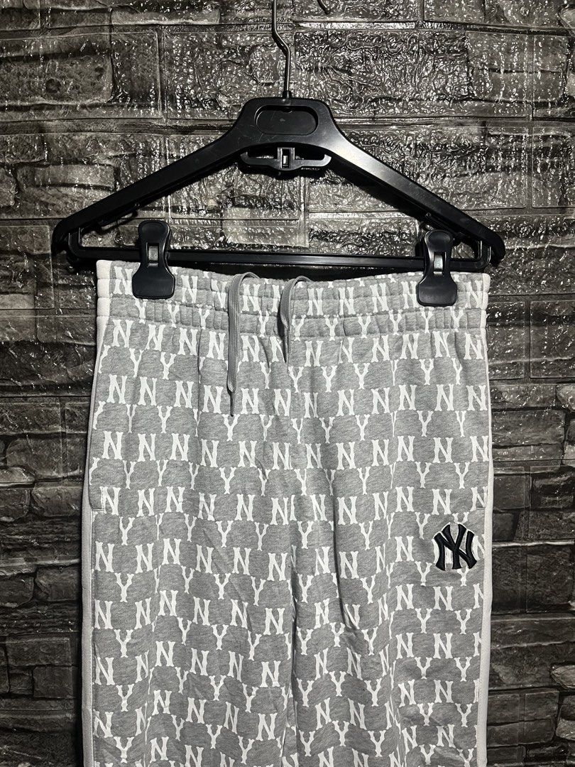 Mlb New York Aop Sweat Pants (Category: Joggers) located in Manila. Submitted by flex_curation (Listing ID 1456479318, Image 2). Description: DIMES 28-32W 37L IN VERY GOOD CONDITION AND PRESENTABLE CONDITION BACOOR CAVITE.