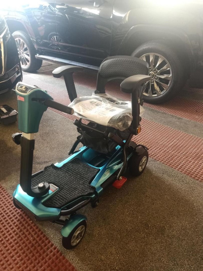 Mobility Scooter (HEARTWAY BRIO S19F) (Category: Wheelchairs) located in Makati City. Submitted by iceli (Listing ID 1456461861, Image 3). Description: HEARTWAY BRIO S19F 2ND HAND GOOD AS NEW Portable 4-wheel automatic-folding - Lightweight blue folding mobility scooter - Easy to transport and store - Features comfortable armrests Portable 4-wheel automatic-folding Airline friendly - In good working condition, ready for a new owner PRICE: NEGOTIA