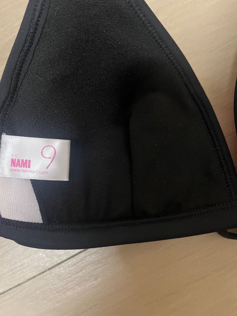 Nami Pink & Black Bikini Set （分類：泳衣）位於 Hong Kong。 由 poohloveshopping 提交（商品編號 1456597257，圖片 3）。簡介： Nami girl bikini set 螢光粉紅比堅尼套裝 全新未著過 限順豐到付、易寄取(可7-Eleven便利店、郵政局、智郵站自提)。