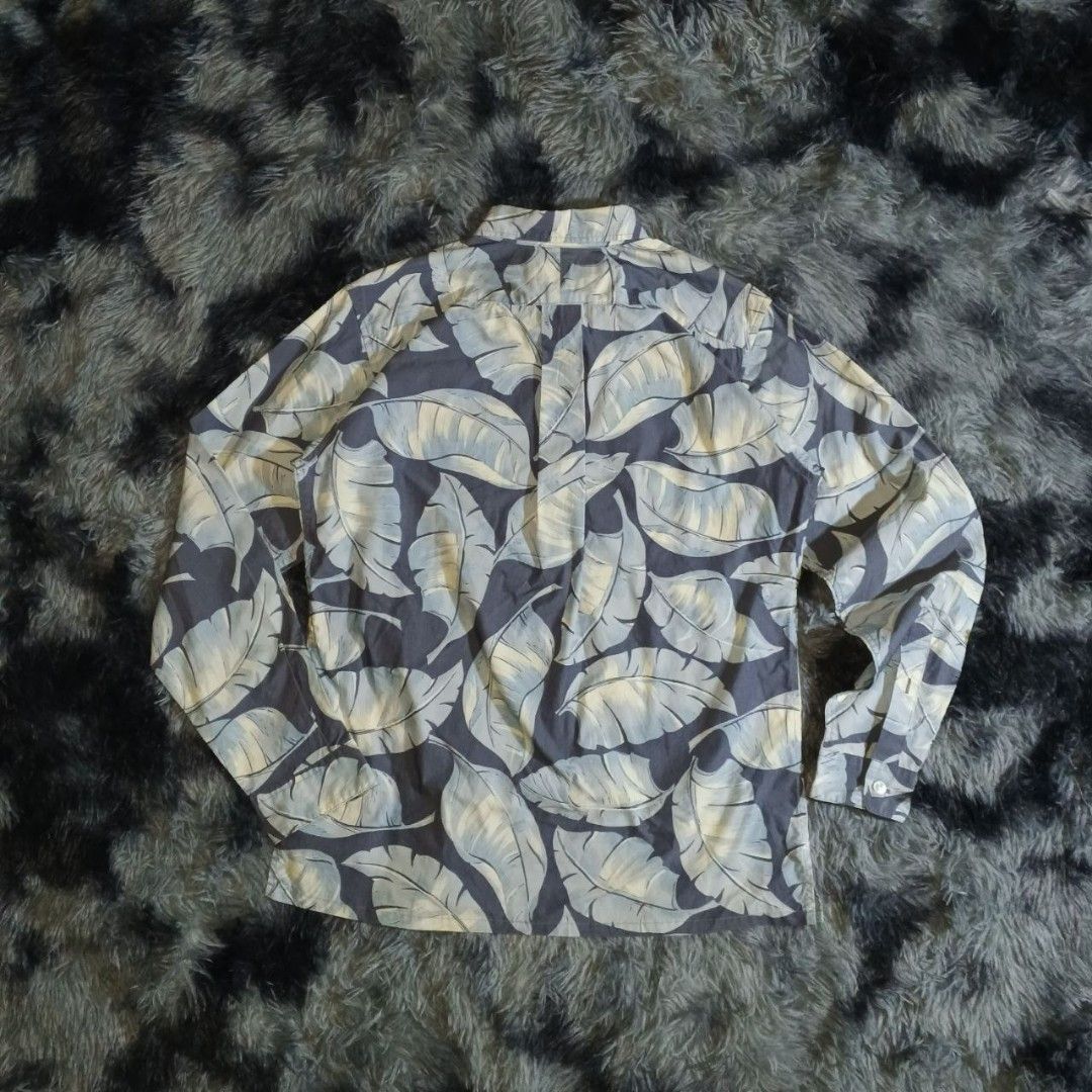 Nanamica button-down tropical/wind print tailored shirt (Category: Activewear) located in Dagupan City. Submitted by finestthriftstuffph (Listing ID 1456491033, Image 2). Description: Authentic Very Presentable Size: S on Tag Can Fit M to Semi L (Measured by INCHES) Width: 21.5 Length: 27 Shoulder: 17 Sleeve: 24 Condition: Very Good Color Rate: 9.5/10 Issue: None "Colors may vary due to lightning" "Swipe each photo to see more details.