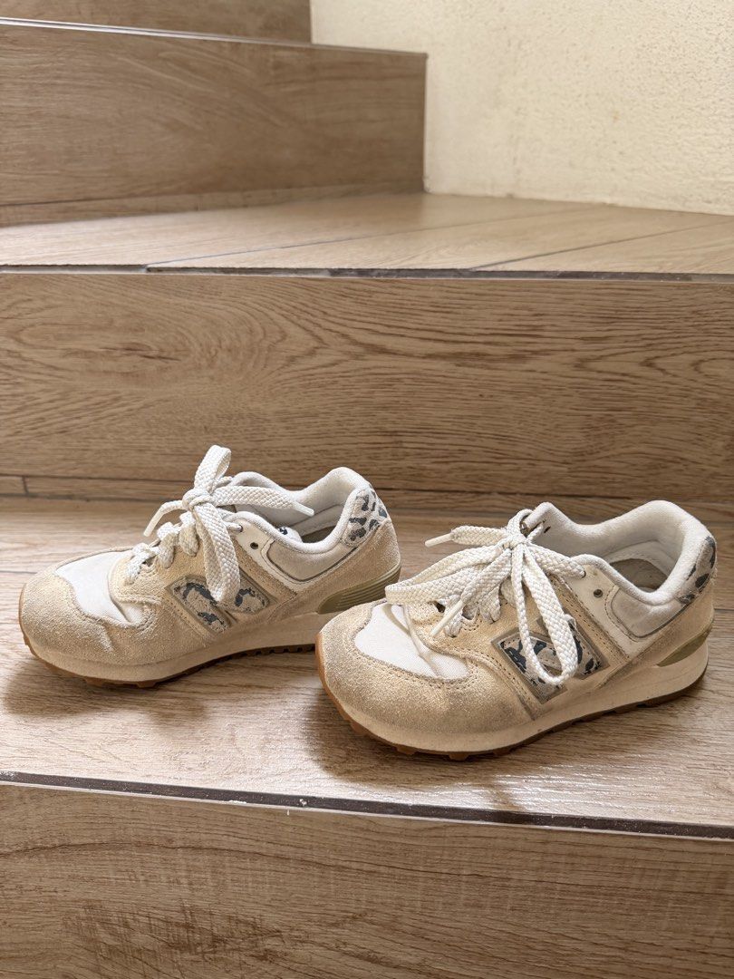 New Balance shoes Age 3-4 (Category: Babies & Kids Fashion) located in Makati City. Submitted by stufffromkim (Listing ID 1456484173, Image 2). Description: Age 3-4 Size 29 EU / 17.5 cm.