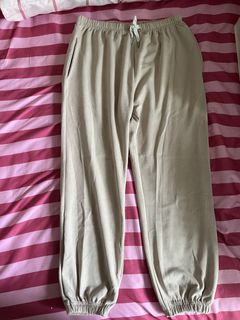 (Category: ) located in . Submitted by chin.declutters (Listing ID 1456482871, Image 1). Description: .