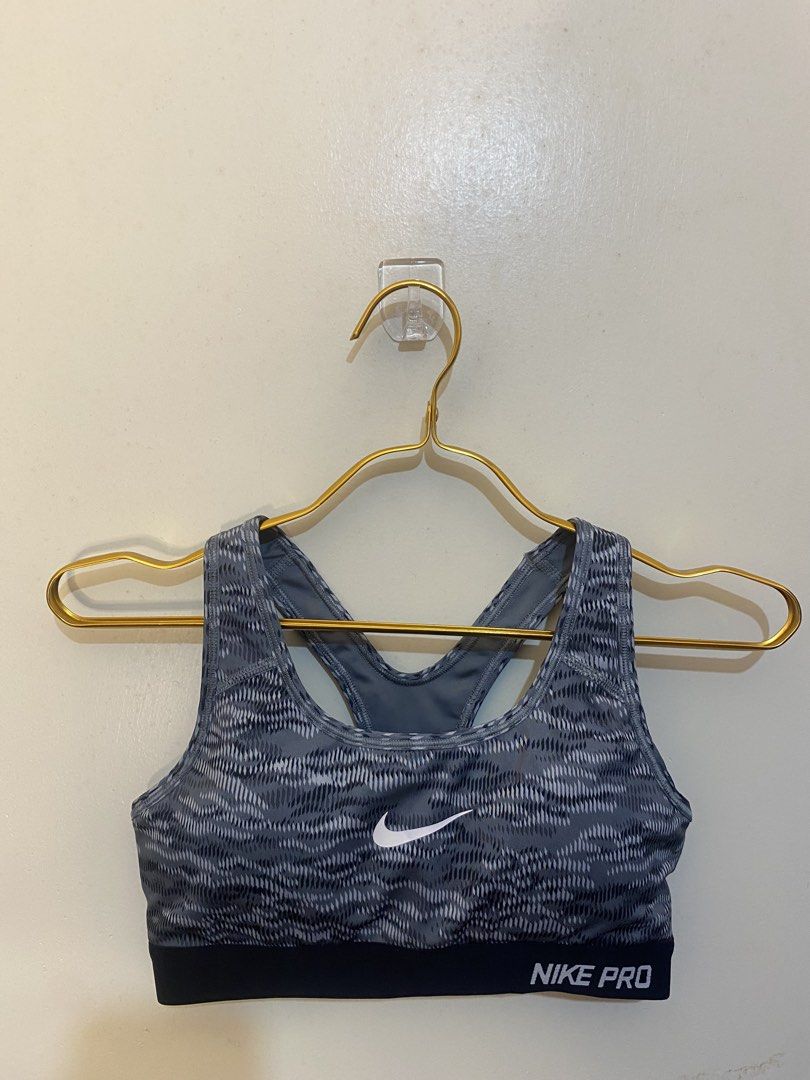 Nike ( grey-patterned) padded sportswear (Category: Activewear) located in Baguio. Submitted by affordaprice_2600baguio (Listing ID 1456549056, Image 1). Description: .