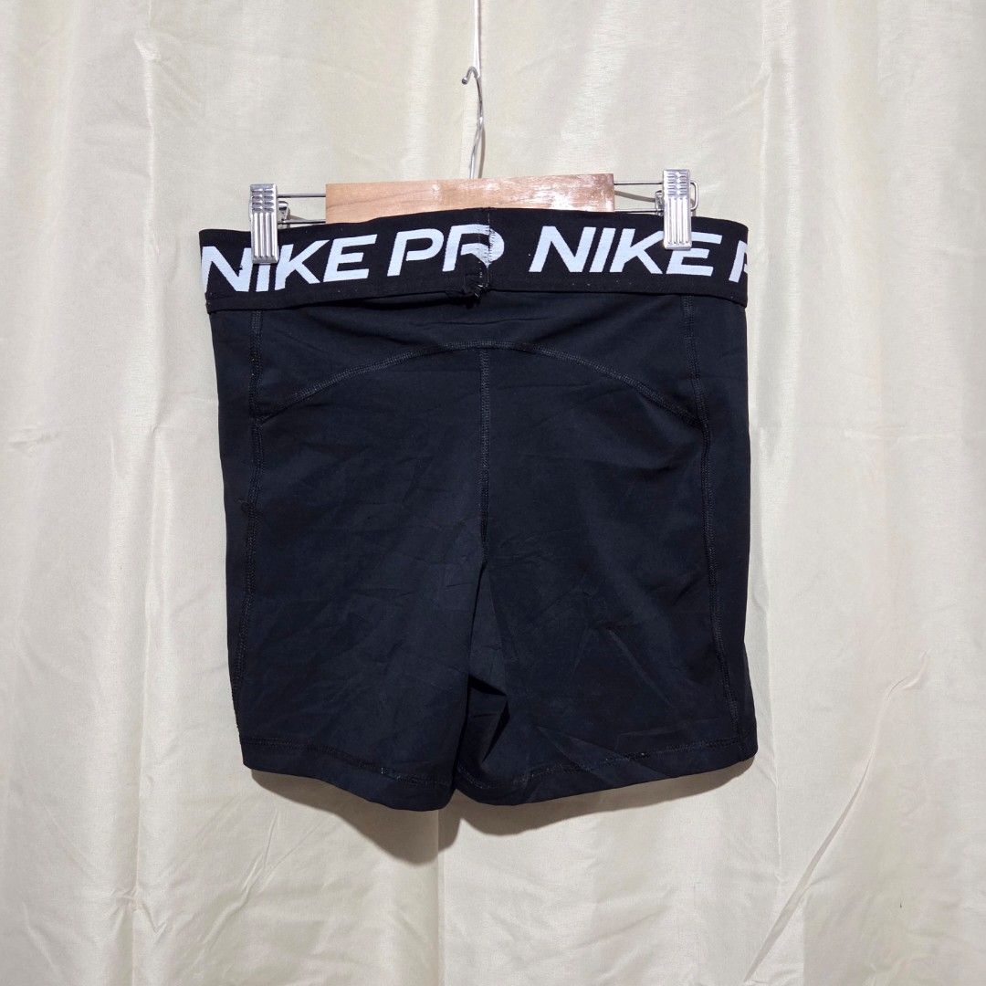 NIKE PRO CYCLING WOMEN M (Category: Activewear) located in Santiago. Submitted by fromboxes (Listing ID 1456559914, Image 3). Description: see all pics and issues.
