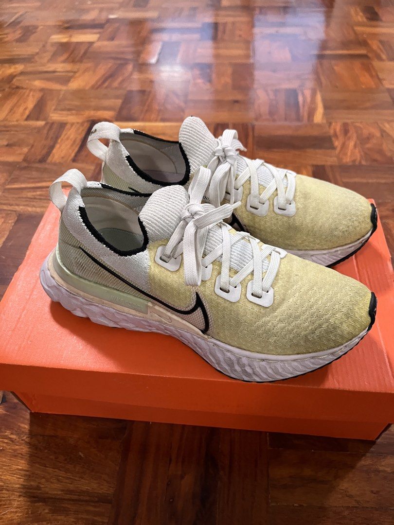Authentic Nike React Infinity Run Flyknit (Category: Sneakers) located in Pasig City. Submitted by vv_07 (Listing ID 1456587296, Image 3). Description: - Authentic Nike 💯 - Well used, needs cleaning - Sole is still in good condition - has visible flaws - SIZE US 6.5 .
