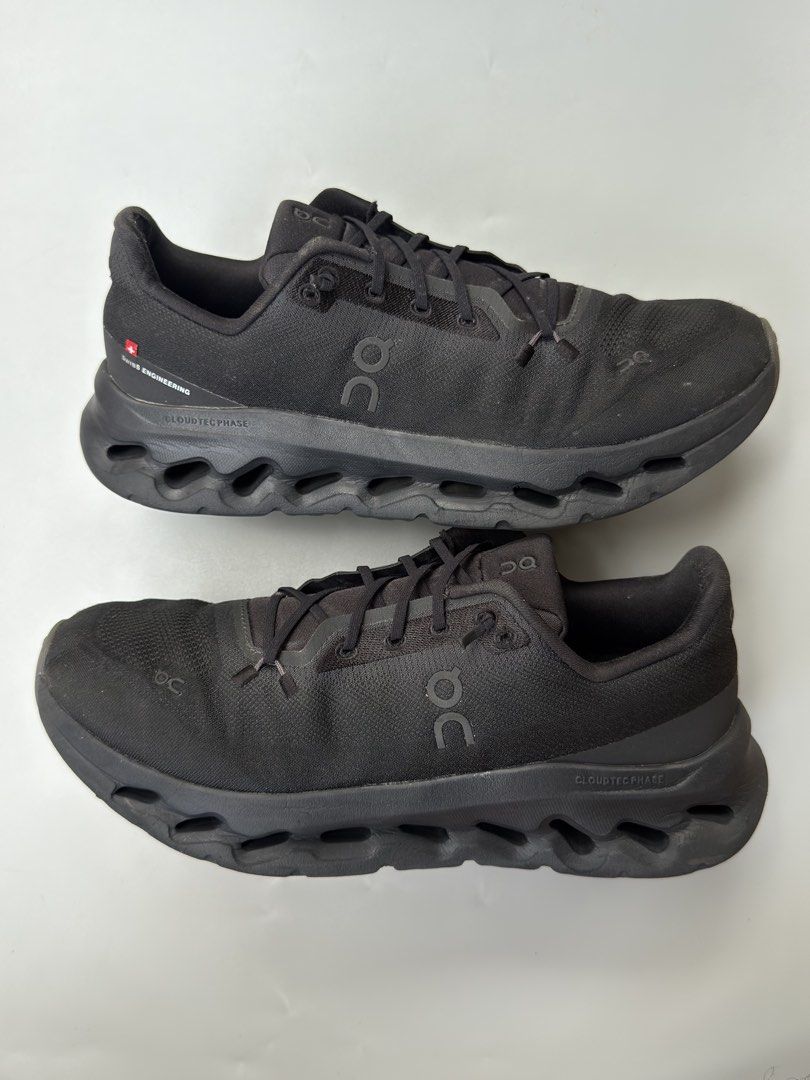 ON CLOUD TILT (Category: Sneakers) located in Legazpi City. Submitted by mr.solelution (Listing ID 1456497319, Image 2). Description: • ON CLOUD TILT ( men ) • SIZE: 10.5us / 44.5eur / 28.5cm • VERYGOOD CONDITION • FIX SOCKLINE, MINOR DRAGS, REMOVE LOGO ON HEEL PART LOCATION: LEGAZPI ALBAY BICOL 📍 PLUS SHIPPING FEE 💵.