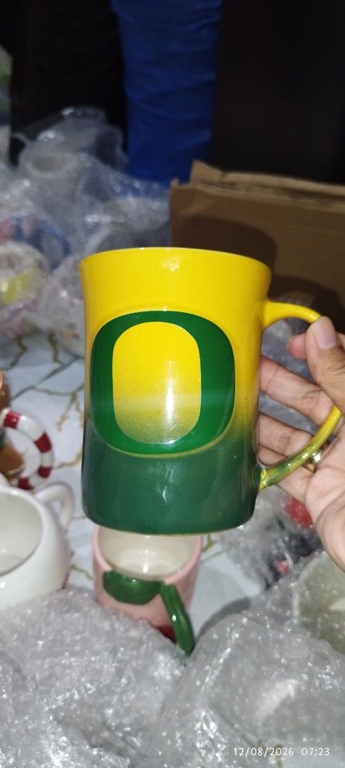 Oregon Ducks Yellow and Green Coffee Mug (Category: Coffee & Tea Tableware) located in Manila. Submitted by silverwhale_cafa21 (Listing ID 1456598826, Image 1). Description: - Official Oregon Ducks logo mug - Vibrant yellow and green color scheme - 'OREGON' text prominently displayed - Features a bright yellow handle for comfortable grip - Perfect for enjoying your morning coffee or tea - A must-have for any dedicated Ducks fan!.