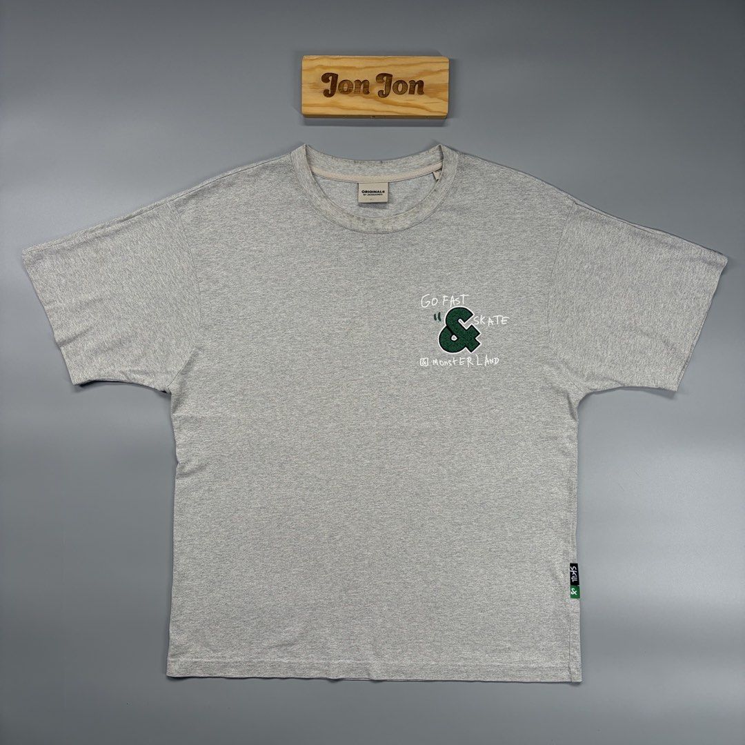 (Sale)Originals by Jack & Jones (Category: Activewear) located in Cavite. Submitted by onebeancent (Listing ID 1456549820, Image 3). Description: 🔘Origin4Ls by J4ck & Jon3s Size: Large Frame Dimension: 21" Width | 27" Length Color: Grey Color Rate: 9.8/10 Issue: None Condition: Excellent to New Before: 350php Now: 280php Additional Shipping Fee (J&T Small Pouch) 75php Luzon 100php visayas 120php mindanao.