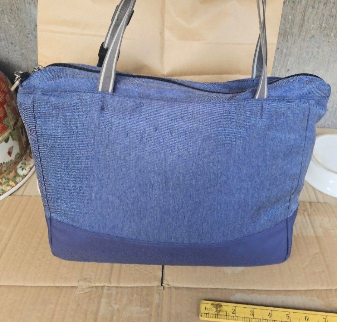 Pacsafe sling safe laptop tote bag (Category: Laptop Bags & Sleeves) located in Manila. Submitted by onlinesmartshopping12 (Listing ID 1456598994, Image 3). Description: no issue large.