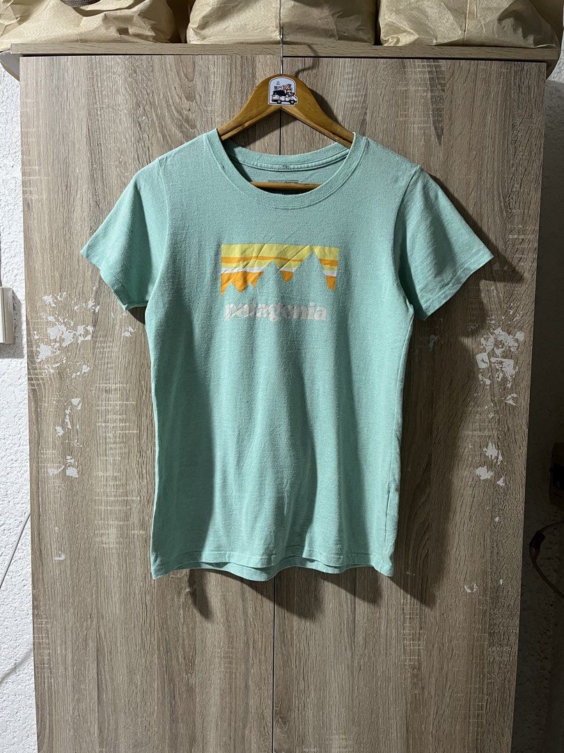Patagonia Tee Women (Category: Shirts) located in Tagum. Submitted by pointers15 (Listing ID 1456540680, Image 1). Description: Small on tag 16.5x25 Very Good Condition Cr: 9.8/10 Minimal hairlines.