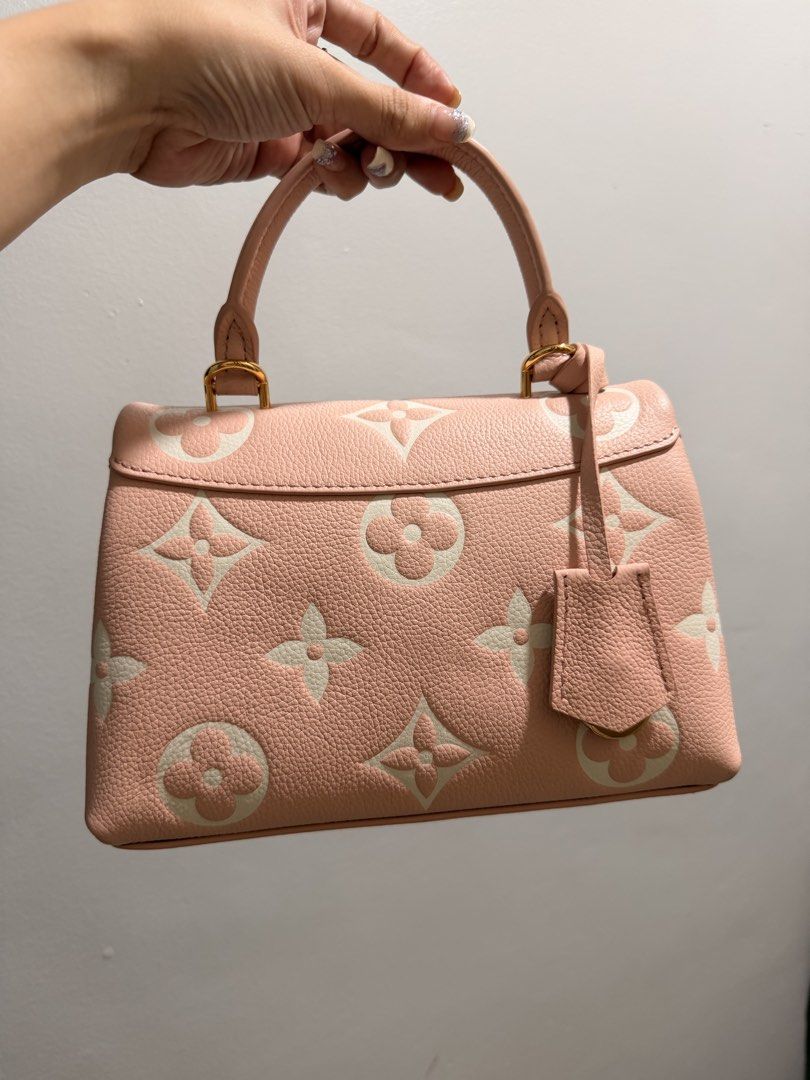 Pink Bag With Strap (Category: Luxury Bags & Wallets) located in Manila. Submitted by minimaison (Listing ID 1456480991, Image 2). Description: .