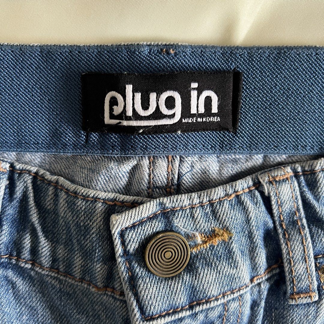 Plug In Denim Jeans Made in Korea (Category: Jeans) located in Dasmarinas. Submitted by nadui (Listing ID 1456450514, Image 3). Description: - Brand: Plug In - Origin: Made in Korea - Size: M - Material: 96% Cotton, 4% Polyester - Features: Elastic waistband for comfort, Classic five-pocket styling - Wash: Light wash denim - Ideal for: Everyday wear .