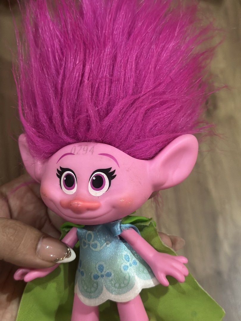 Poppy Trolls collectibles (Category: Figurines & Statues) located in Baguio. Submitted by cherylcaps95 (Listing ID 1456484005, Image 3). Description: Mabigat, mejo malaki, nakastand ang hair Buy as is.