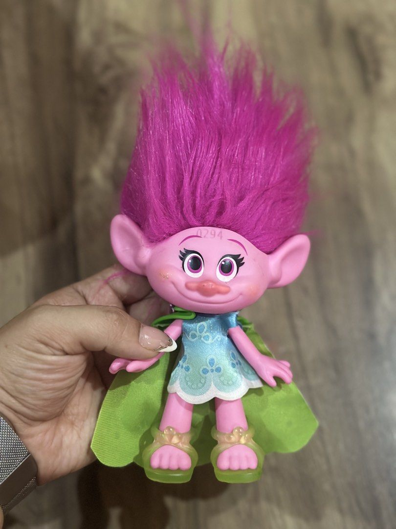 Poppy Trolls collectibles (Category: Figurines & Statues) located in Baguio. Submitted by cherylcaps95 (Listing ID 1456484005, Image 1). Description: Mabigat, mejo malaki, nakastand ang hair Buy as is.
