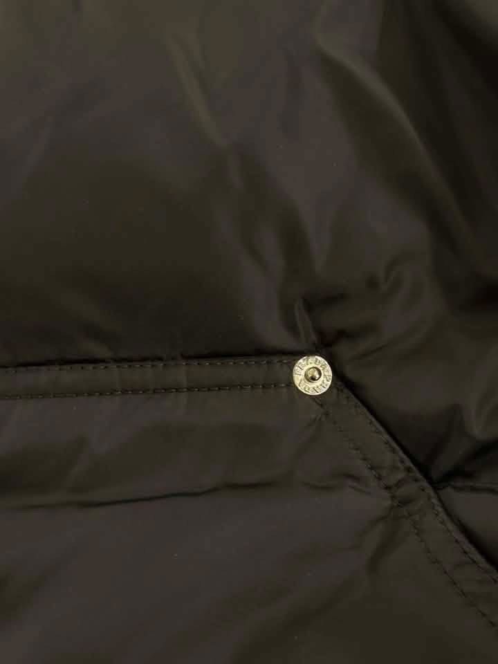 PRADA PUFFER JACKET (Category: Luxury Apparel) located in Baguio. Submitted by lairdegawd_06 (Listing ID 1456570286, Image 3). Description: Dimes: 24x28 Excellent condition 10/10 color rate Complete tags and Searchable Check photos for more details No issue.